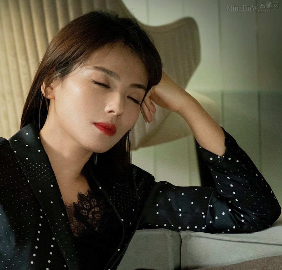 《我是真的爱你》美刘涛光脚丫+美脸剧照(23/26)