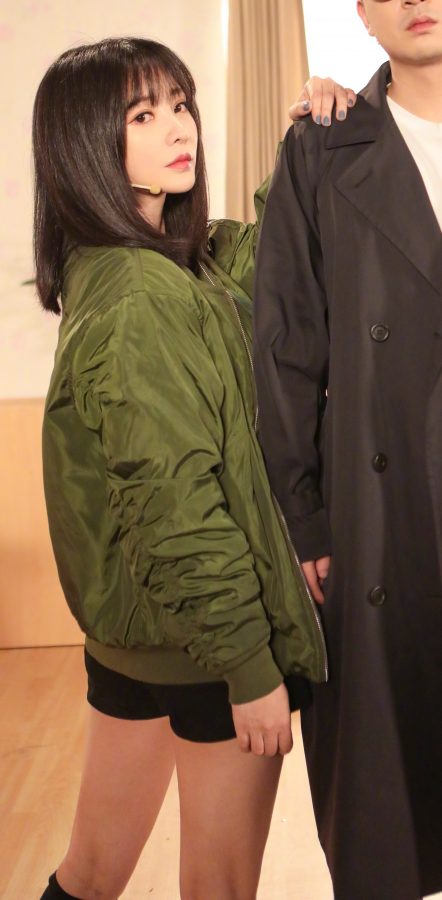 《笑起来真好看》柳岩美大腿穿短筒袜COS娜塔莉·波特曼(6/7)