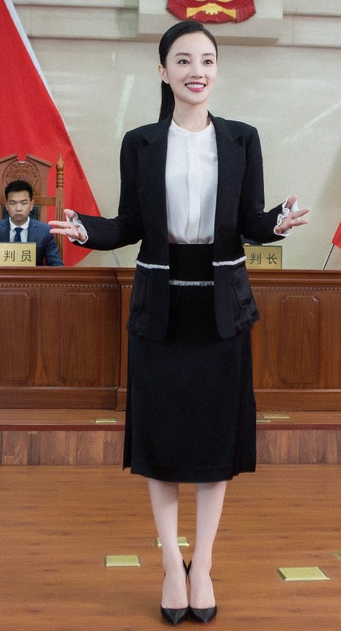 李小璐《读心》剧照大秀美腿玉足媚脸(5/11)