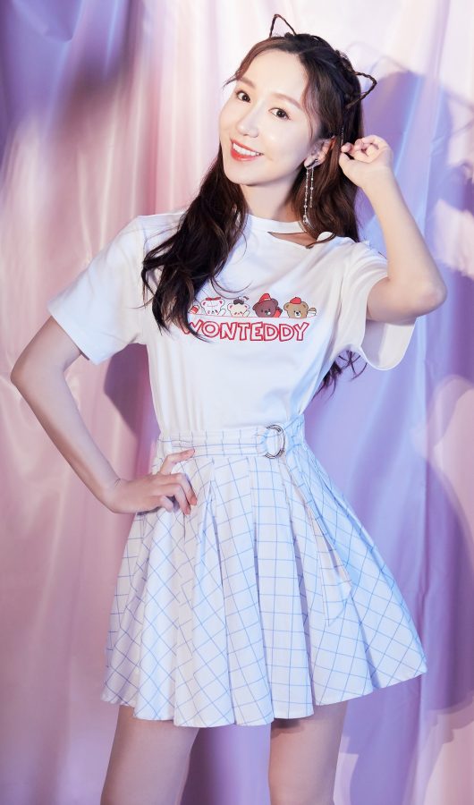 娄艺潇短裙美腿甜美可爱(2/5)