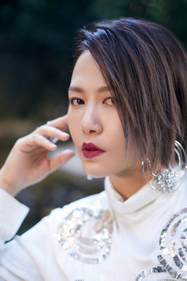 女歌手谭维维的短裤美大腿(5/5)