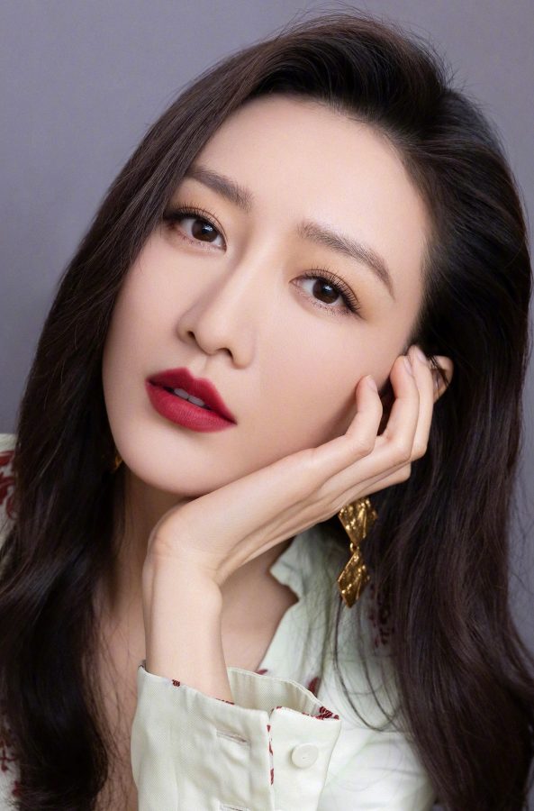 The elegant and charming Wang Ou endorses the charming lipstick(4/4)