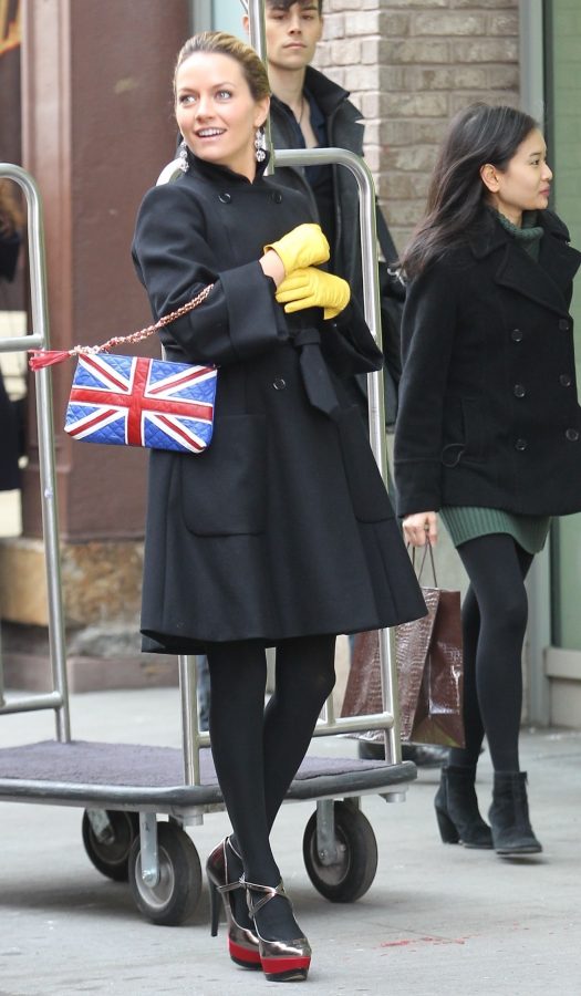 女演员Becki Newton腿穿黑色棉袜外出（第1张/共2张）
