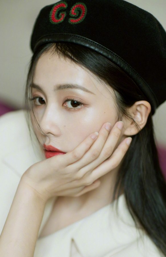 女演员白鹿头戴贝雷帽脸美腿白(4/6)