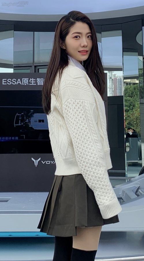 美女车评人初晓敏腿穿双色丝袜太美了(2/3)