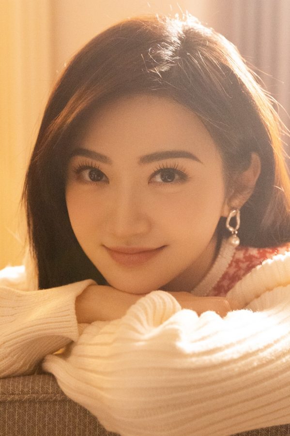 邻家大姐姐景甜居家美腿白靴暖色写真(6/7)