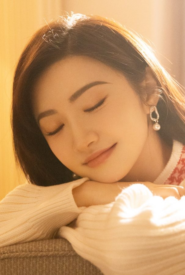 邻家大姐姐景甜居家美腿白靴暖色写真(7/7)
