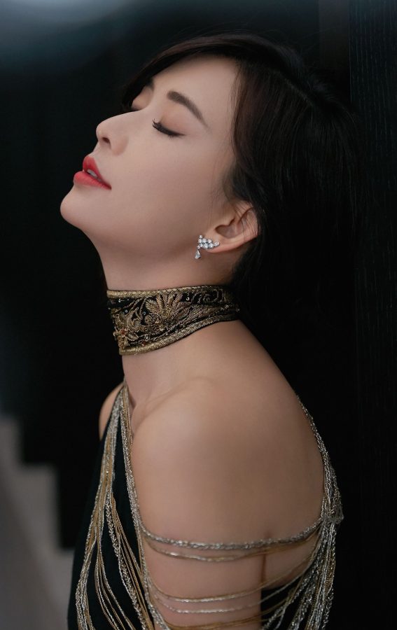 林志玲神秘黑裙脚穿凉高跟足弓曲线迷人(3/3)
