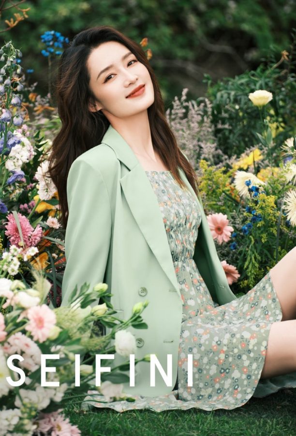 李沁花丛中美腿玉足写真春意盎然(3/5)