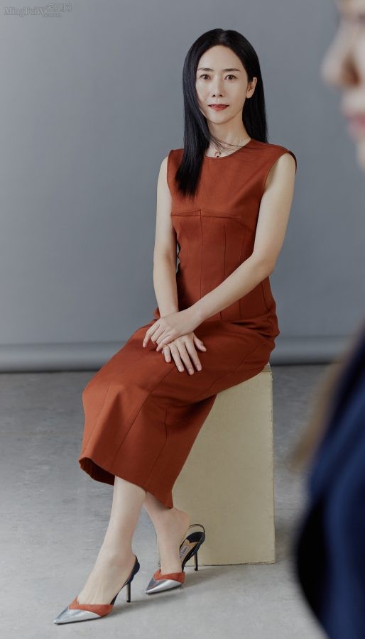 刘芸和罗雅萍母女高跟写真(2/5)
