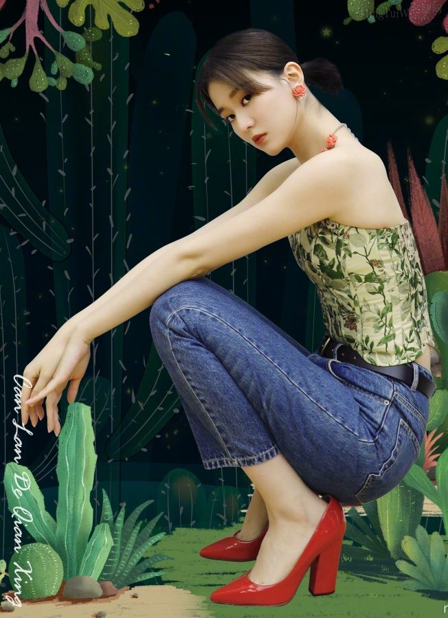 乔欣美腿穿紧身牛仔裤美肩光滑如玉(1/4)