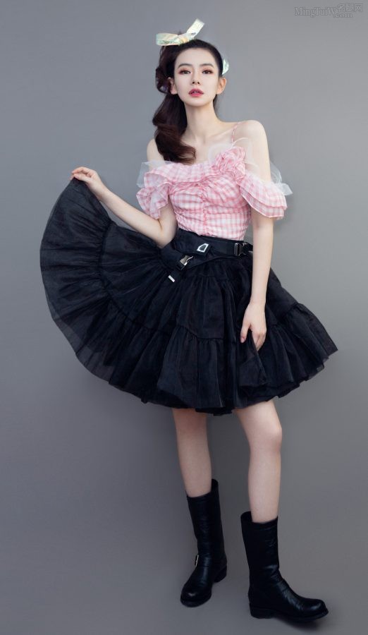 戚薇粉色甜美公主画上金鱼妆(1/5)