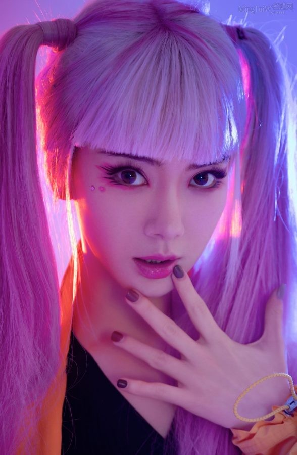 朋克少女戚薇紫长发双马尾造型既叛逆又可爱(6/8)
