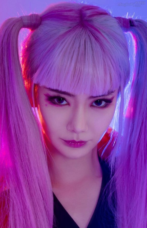 朋克少女戚薇紫长发双马尾造型既叛逆又可爱(7/8)