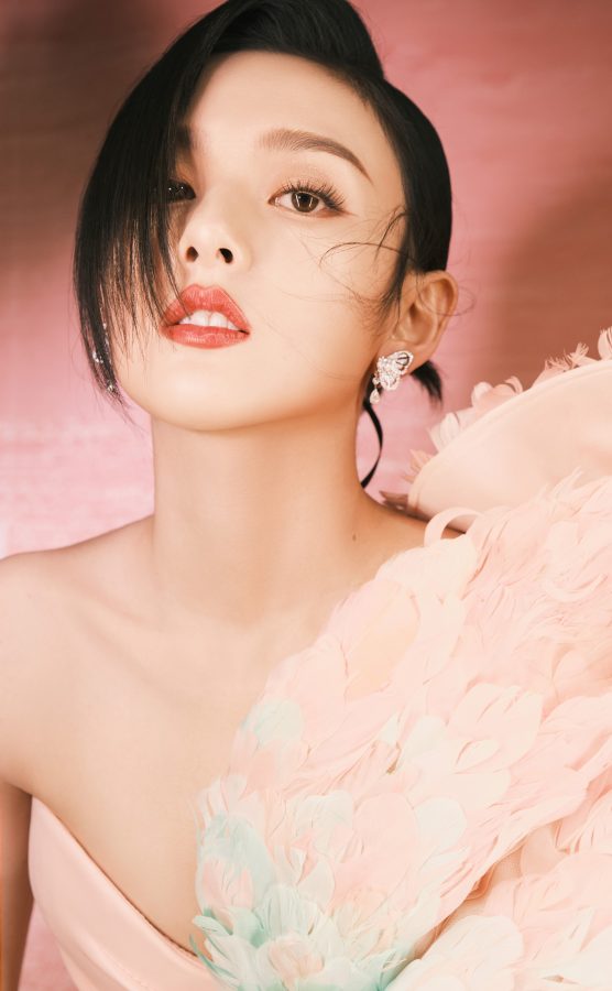 宋祖儿身穿鱼尾开衩裙身材曼妙(5/6)