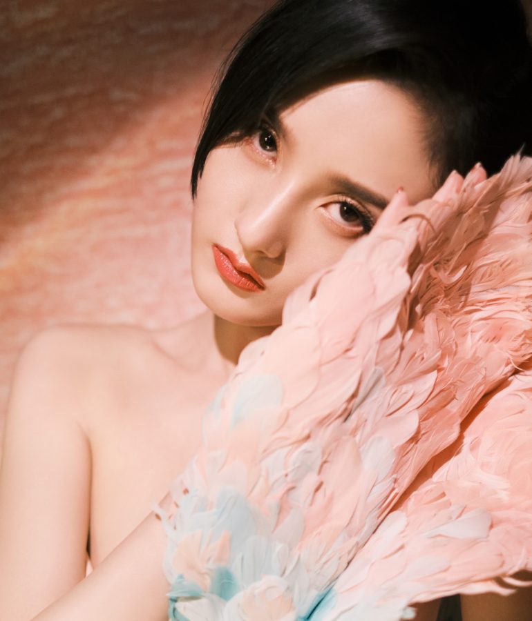 宋祖儿身穿鱼尾开衩裙身材曼妙(6/6)