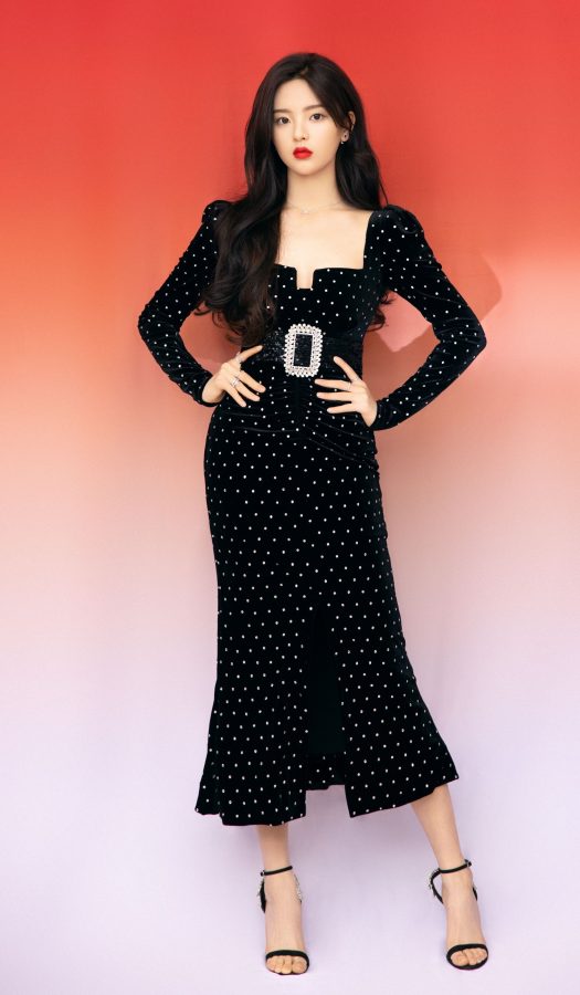 98年美女杨超越嘟嘟红唇玉足凉高跟优雅令人砰然心动(1/5)