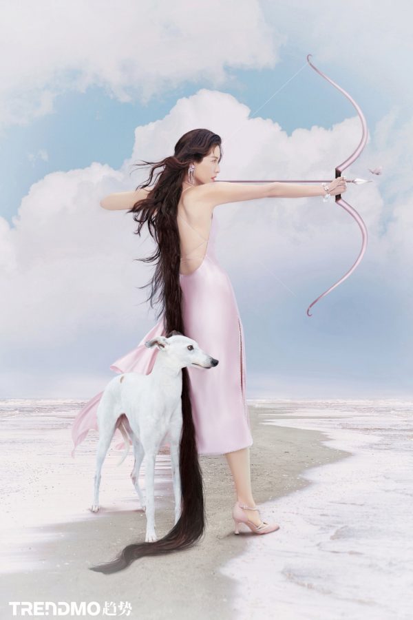 Muse Zeng Li's beautiful legs and feet are elegant and pure in the blockbuster(5/7)