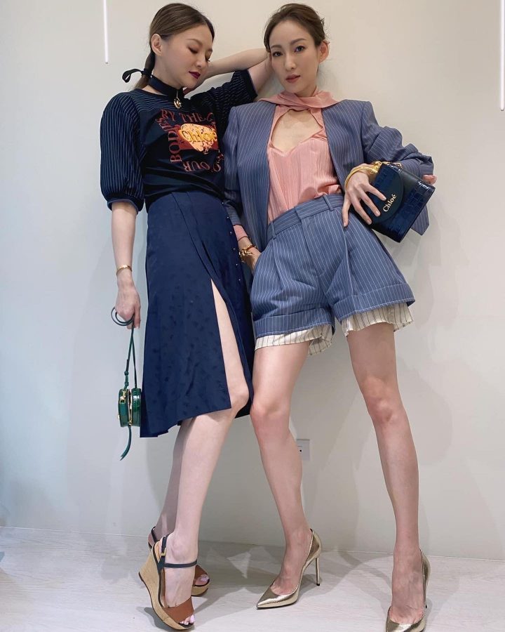 张嘉云和李晓涵两双好看的美腿(1/2)