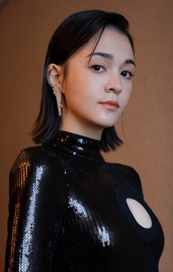 张榕容一身酷黑超短裙美腿穿长靴飒爽亮相(4/4)