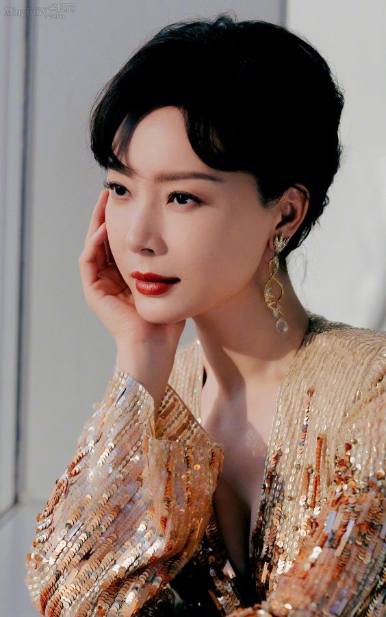陈数身着深V高级亮晶晶礼服大秀事业线放大后观看效果更佳(8/10)