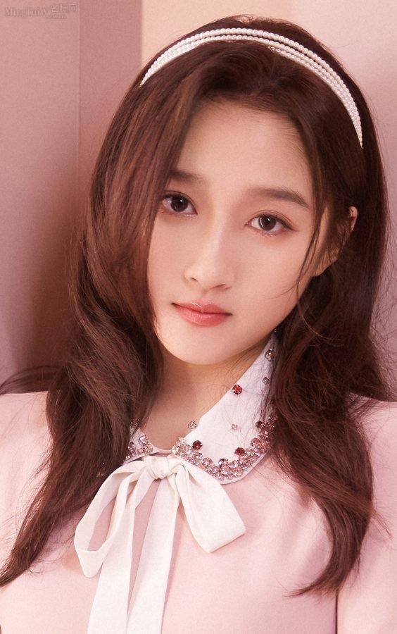 甜甜公主关晓彤细长美腿表情清纯动人(3/12)