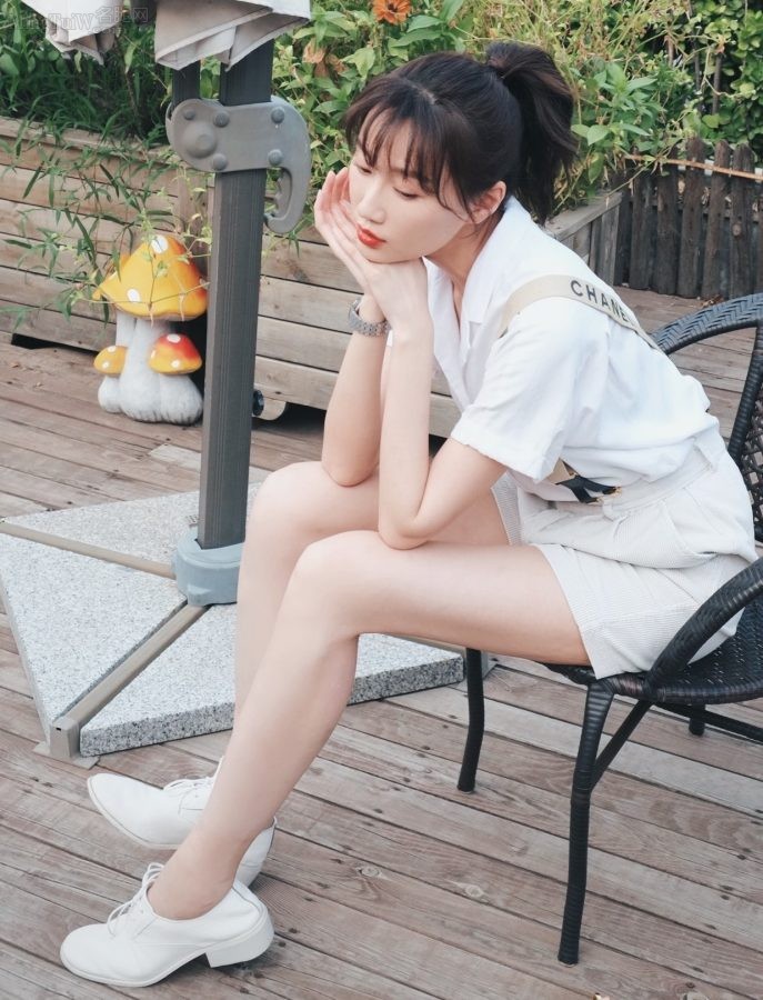 李斯羽白皙长腿真逆天(6/7)