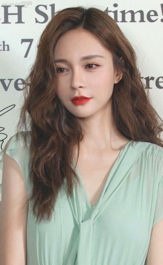 沈梦辰一袭清凉绿裙玉足美腿挑动心弦(3/4)