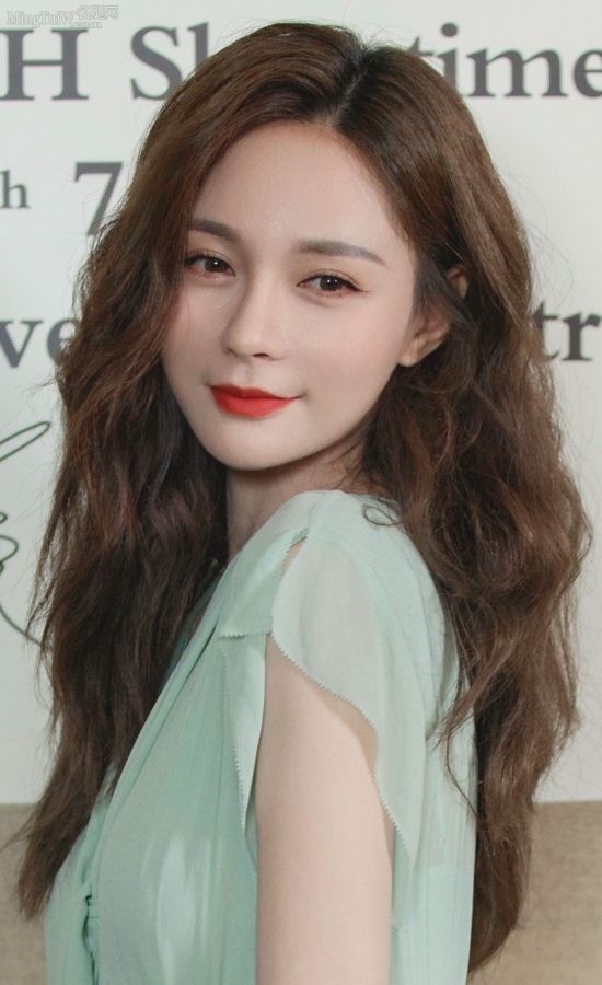 沈梦辰一袭清凉绿裙玉足美腿挑动心弦(4/4)