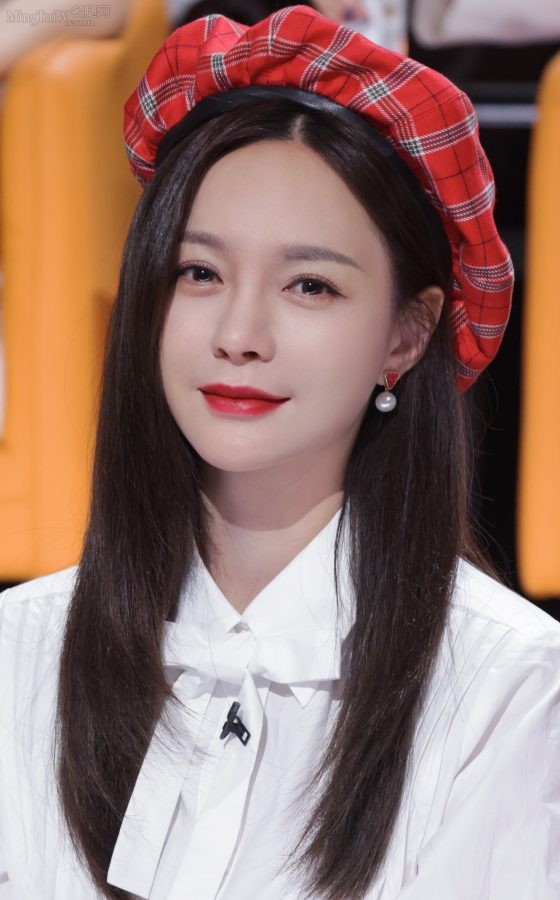《听姐说》节目里沈梦辰美腿光滑气质可爱(4/4)