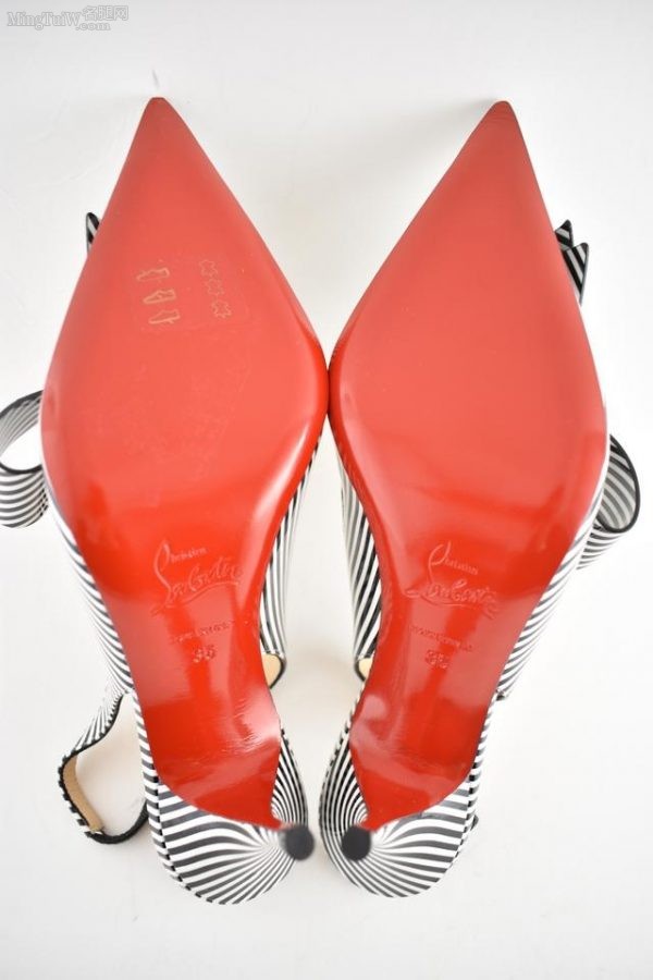 宋佳脚踩Christian Louboutin条纹红底高跟鞋街拍(9/9)