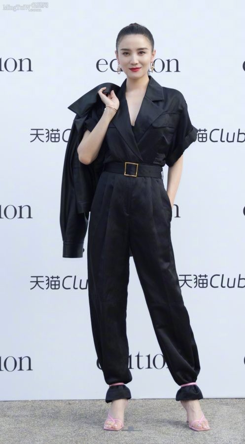 宋佳蓝色马尾清爽造型美足穿粉色凉高跟绝了(13/13)