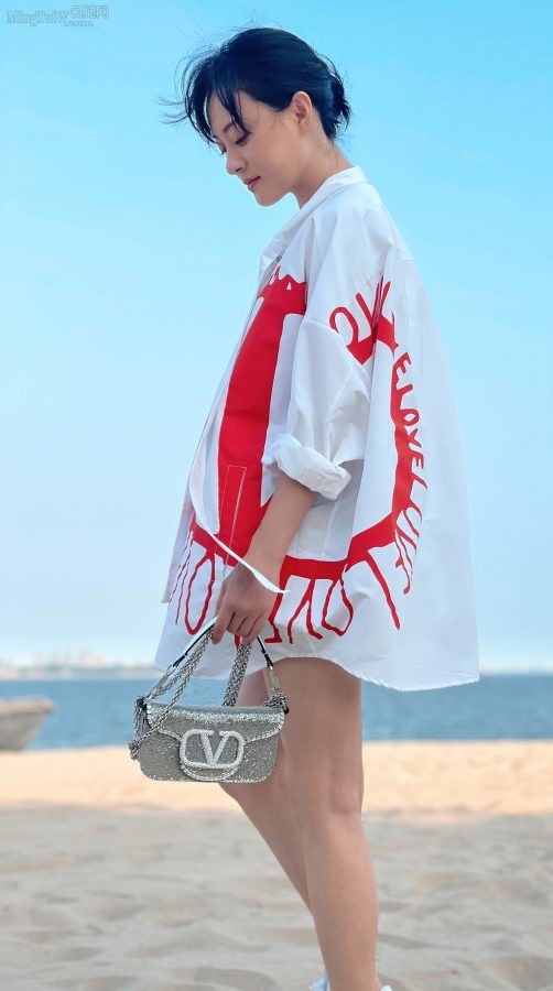 孙俪海滩大秀美丽白腿(9/9)