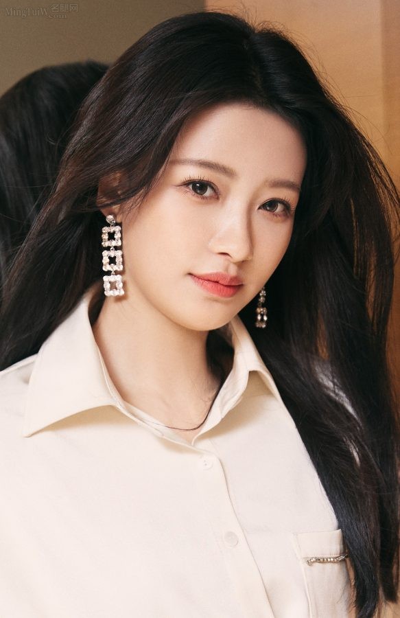 女明星孙怡美大腿穿长靴，身材高挑颜值爆表(5/8)