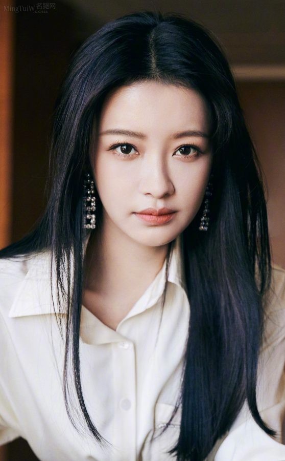 女明星孙怡美大腿穿长靴，身材高挑颜值爆表(7/8)