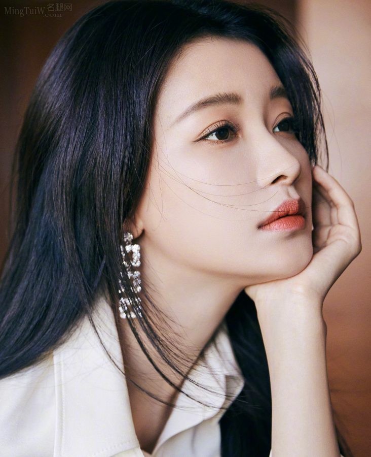 女明星孙怡美大腿穿长靴，身材高挑颜值爆表(8/8)
