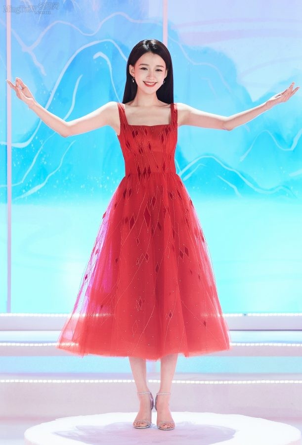 女明星孙怡修长玉臂精品美足登台演唱(2/2)