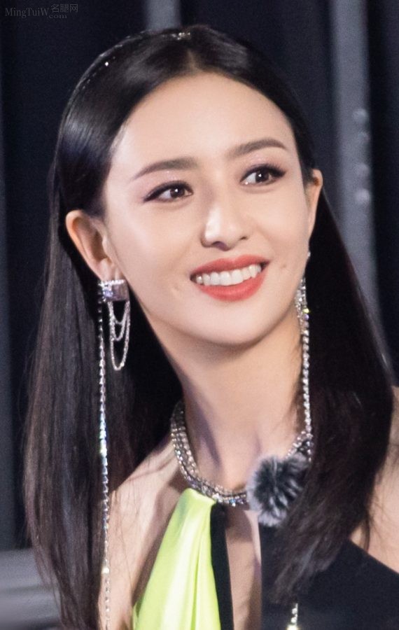 佟丽娅在《 舞蹈生》节目里展示自己笔直纤细的美腿(6/6)