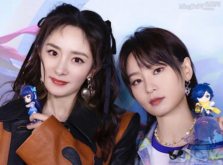 杨幂宣传真我Realme手机夹腿坐姿(5/5)