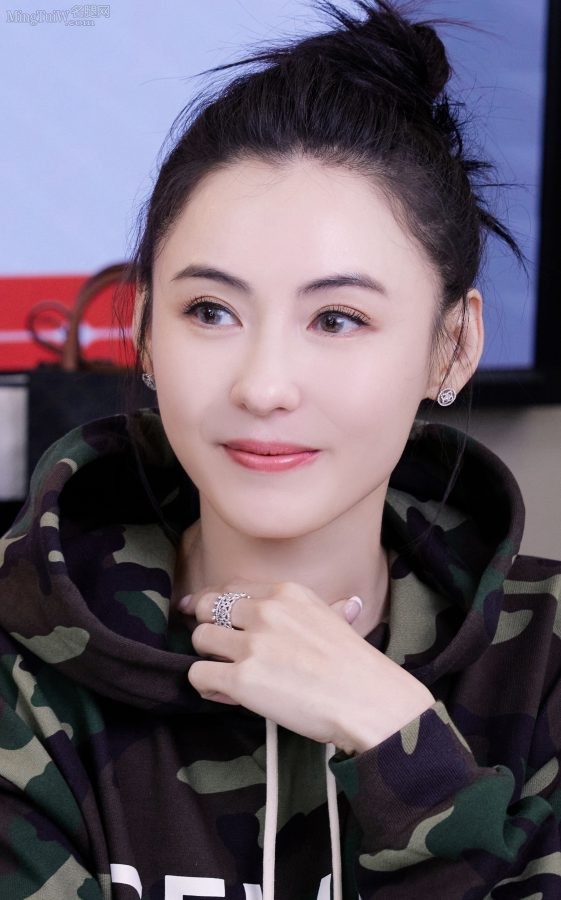 女明星张柏芝长腿美足肌肤白嫩魅力风范(3/3)