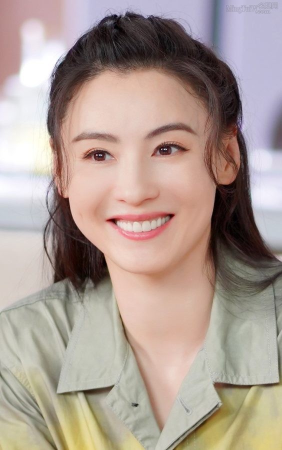 《了不起的姐姐》张柏芝沙发里圆润的美大腿(3/3)