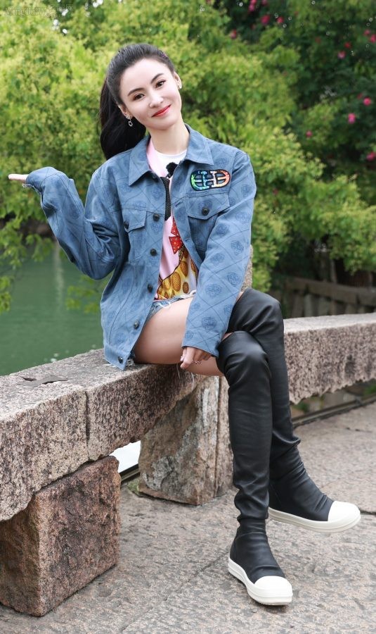 张柏芝乌镇旅行照皮肤白嫩似少女(1/5)