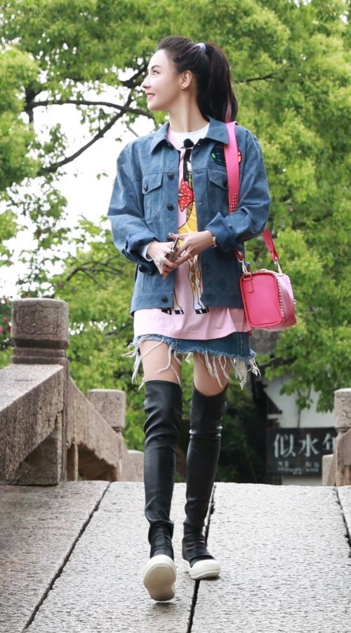 张柏芝乌镇旅行照皮肤白嫩似少女(3/5)