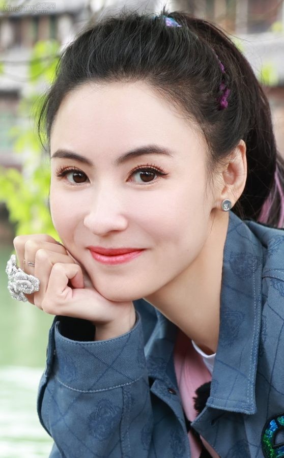 张柏芝乌镇旅行照皮肤白嫩似少女(5/5)