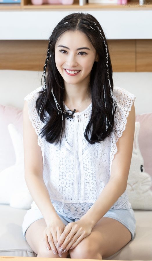 江苏卫视《阳光姐妹淘》张柏芝和张文慈美腿剧照(4/9)