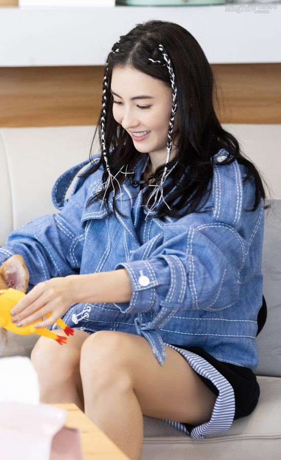 江苏卫视《阳光姐妹淘》张柏芝和张文慈美腿剧照(7/9)