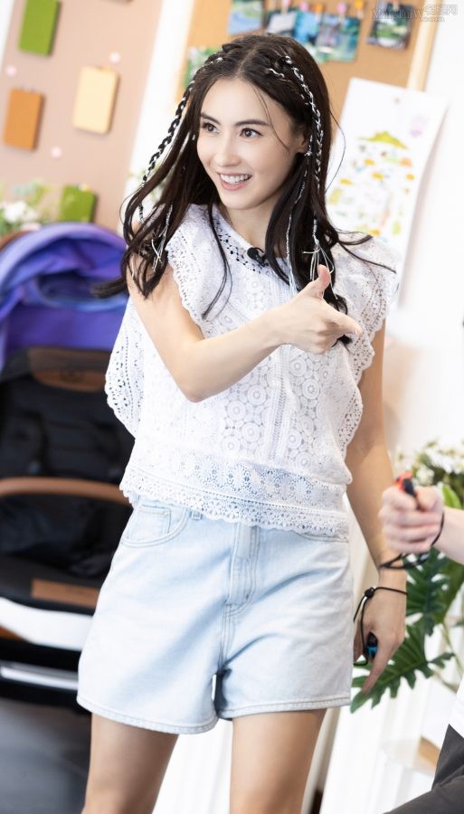 江苏卫视《阳光姐妹淘》张柏芝和张文慈美腿剧照(8/9)