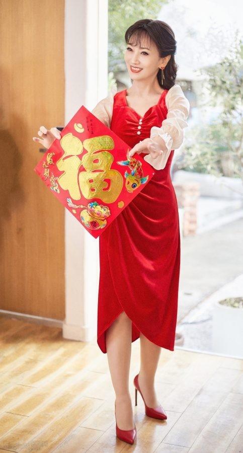 Zhao Yazhi's pantyhose and high heels bring you blessings(2/4)