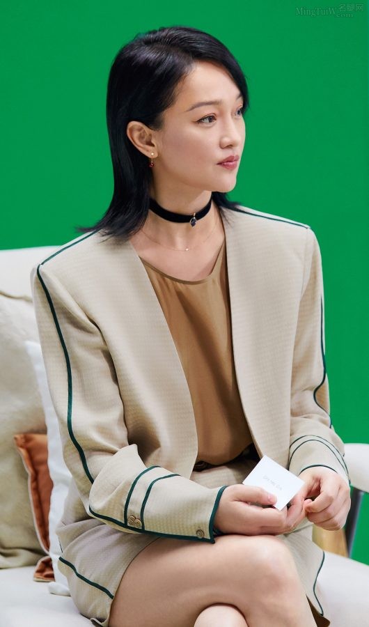 周迅美长腿坐姿端庄采访图片(2/7)