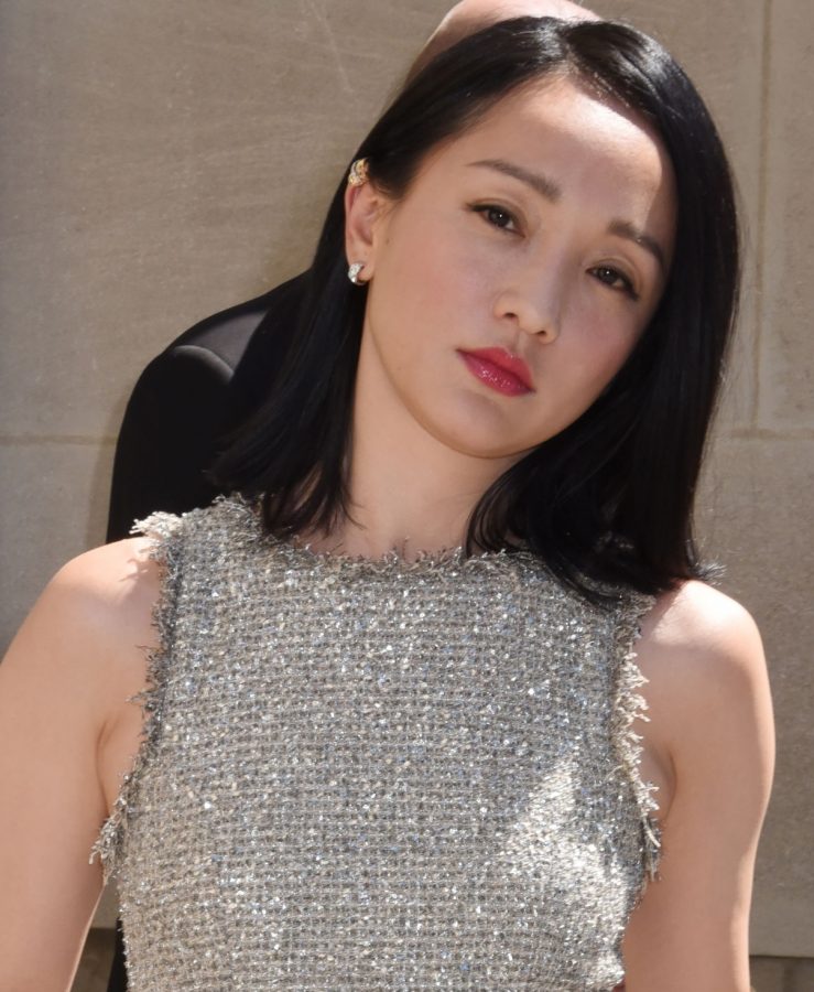 女明星周迅美玉腿穿乳白色尖头高跟气韵迷人(6/13)